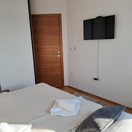 442 Apartment *