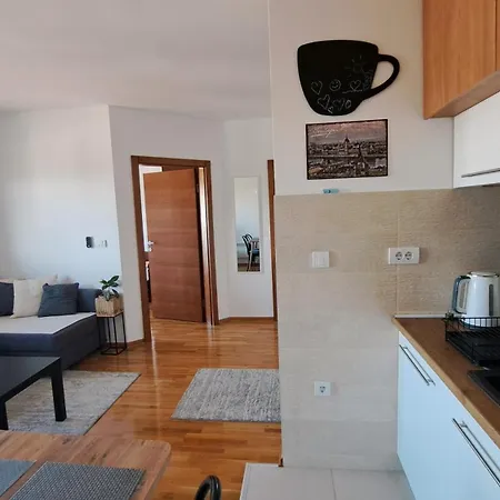 442 Apartment *